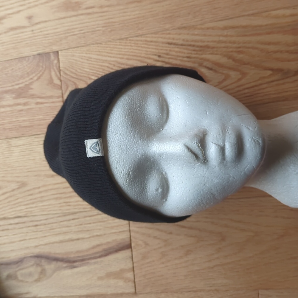 Firefly. Black Toque. Like New.